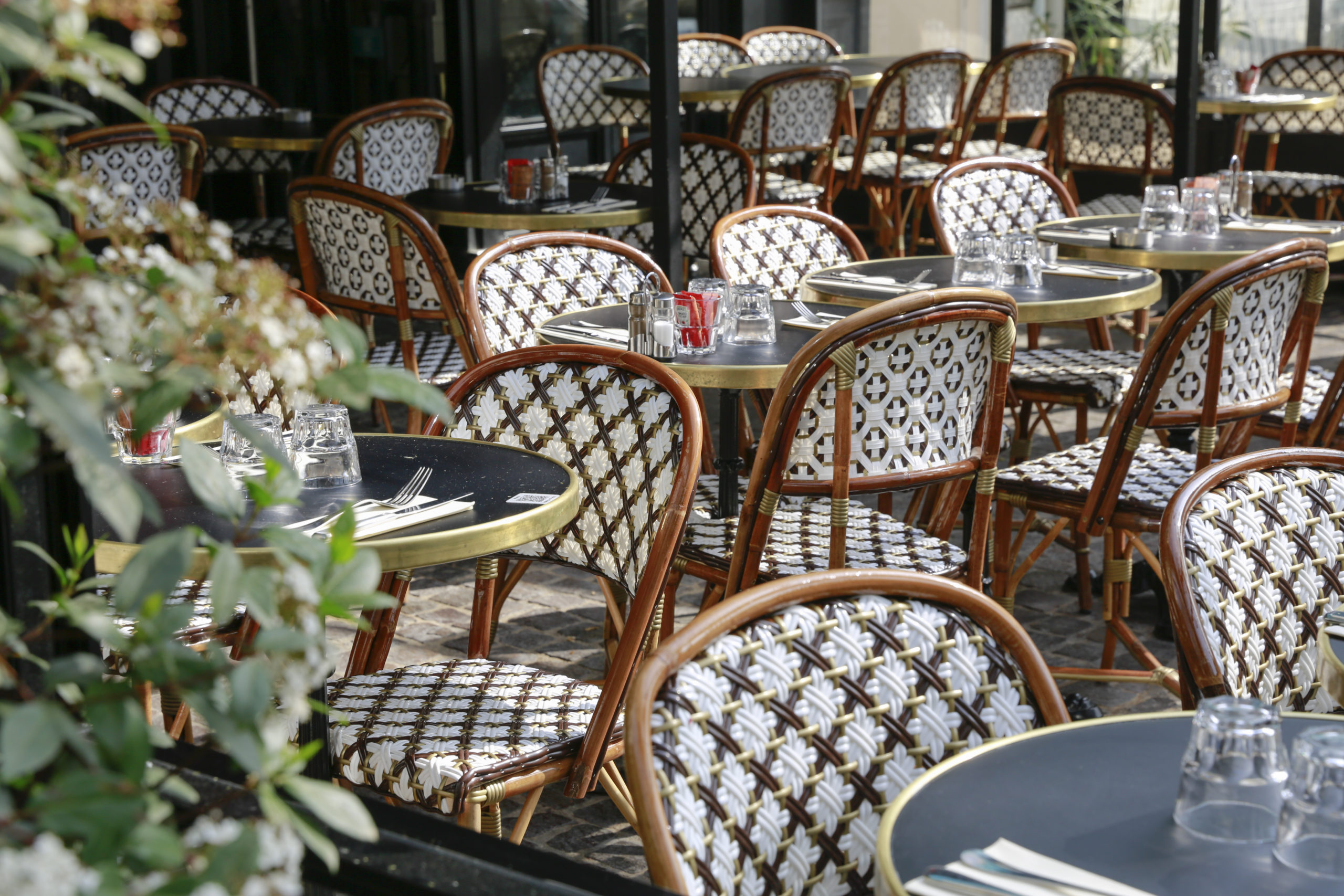 chaises en rotin idéales pour les restaurants