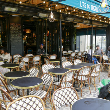 as de trefle restaurant parisien vous accueillent sur cette belle terasse réalisée par EURO MOBILIER CHR